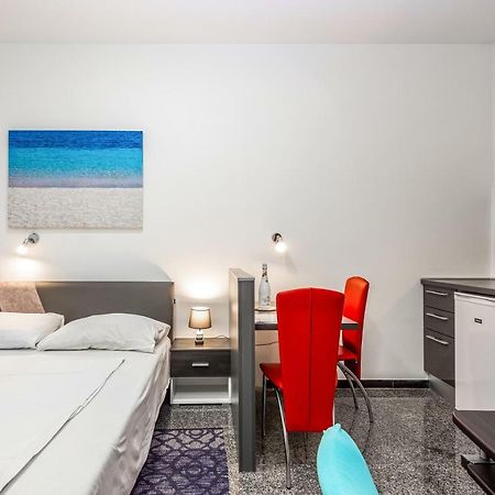 Apartments Black & White, Cherry & Blue Rijeka Luaran gambar