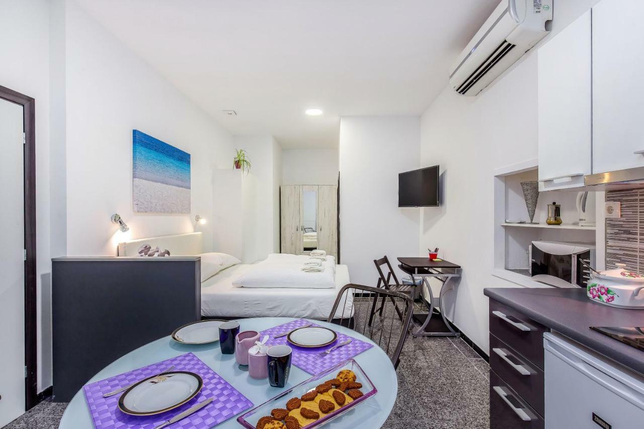 Apartments Black & White, Cherry & Blue Rijeka Luaran gambar