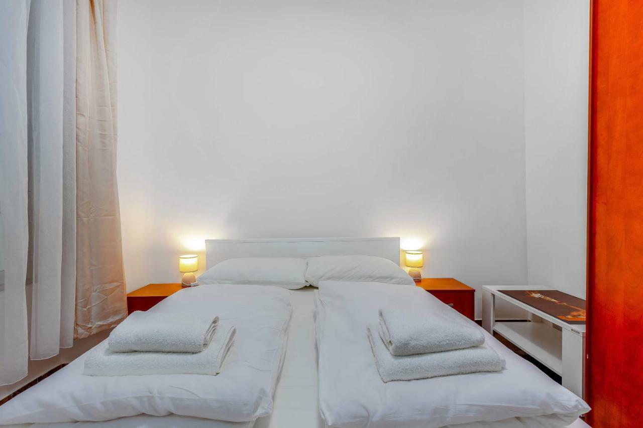 Apartments Black & White, Cherry & Blue Rijeka Luaran gambar