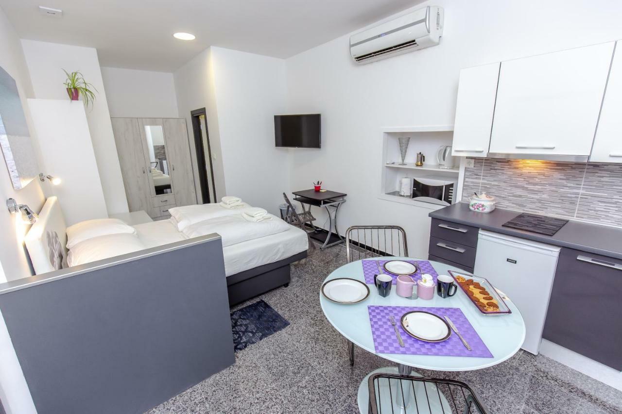 Apartments Black & White, Cherry & Blue Rijeka Luaran gambar