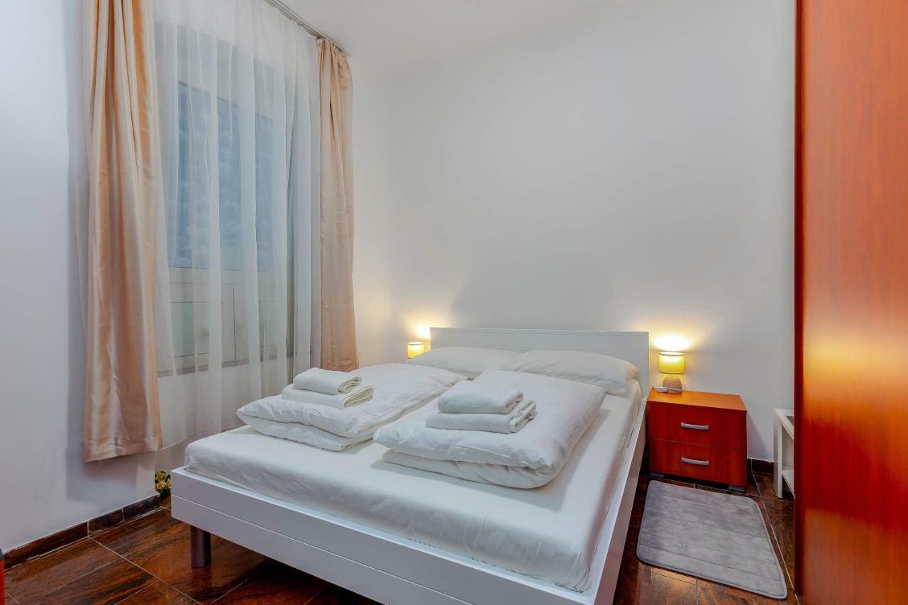 Apartments Black & White, Cherry & Blue Rijeka Luaran gambar