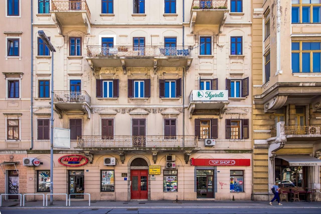 Apartments Black & White, Cherry & Blue Rijeka Luaran gambar