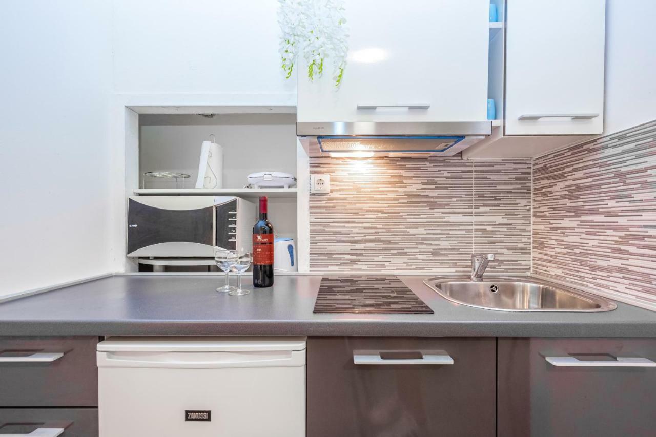 Apartments Black & White, Cherry & Blue Rijeka Luaran gambar