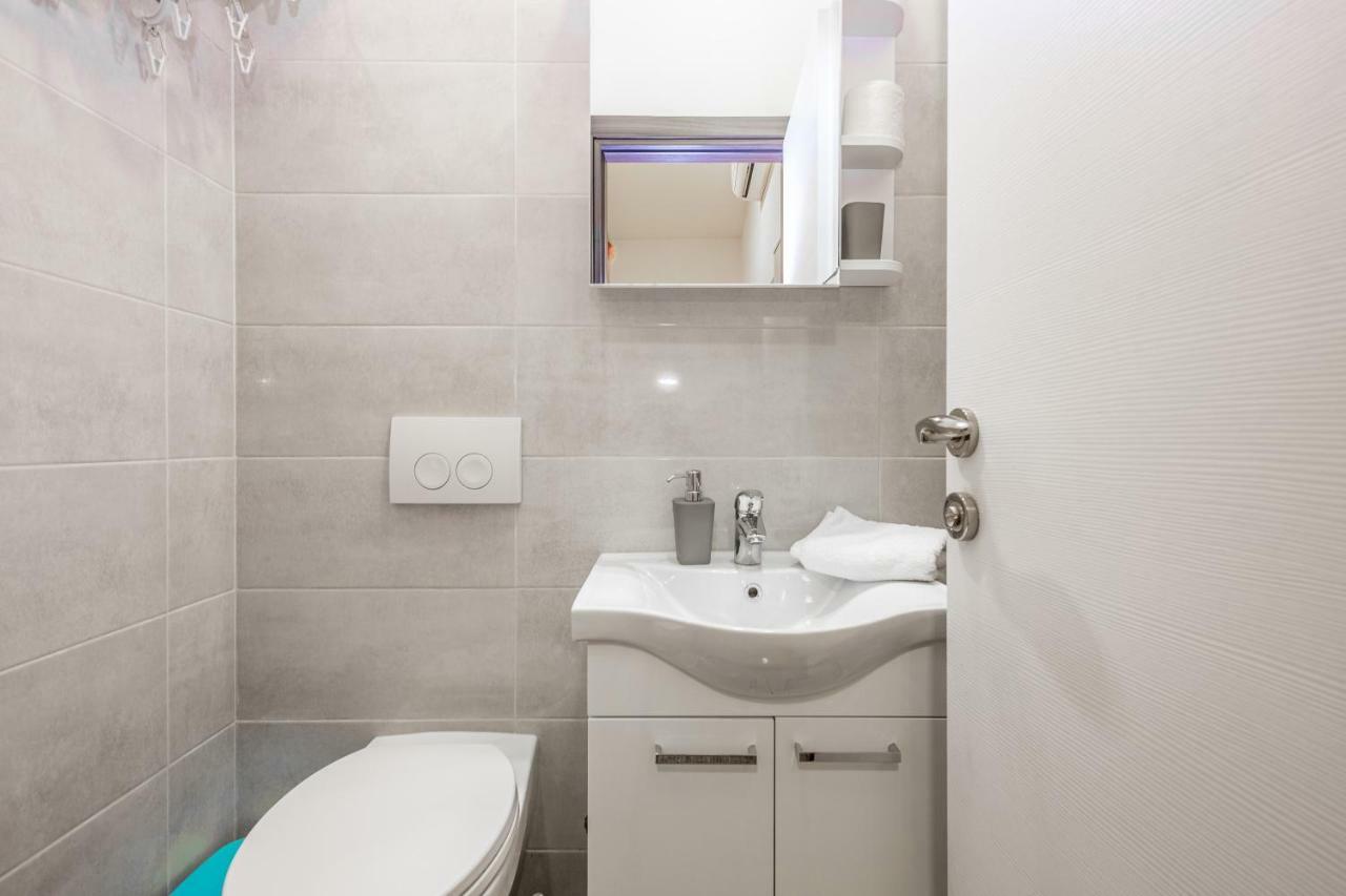 Apartments Black & White, Cherry & Blue Rijeka Luaran gambar