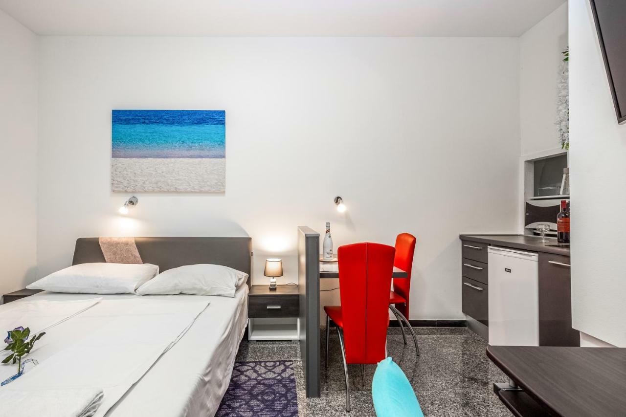 Apartments Black & White, Cherry & Blue Rijeka Luaran gambar